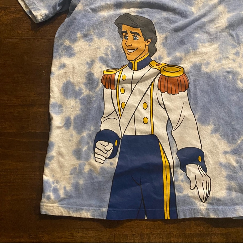 Women’s Large Disney Princess Eric Graphic T-Shirt - Picture 2 of 6
